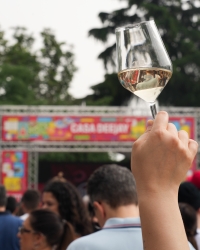 Santa Margherita è il brindisi ufficiale di Party Like a Deejay 2025