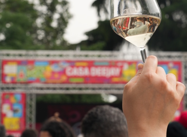 Santa Margherita è il brindisi ufficiale di Party Like a Deejay 2025